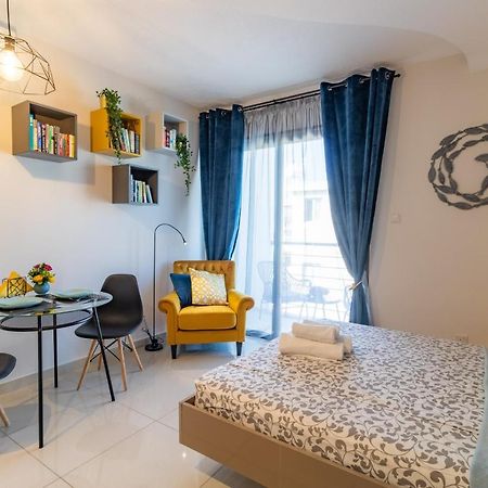 Light House - Seafront Cosy Studio With Library Paphos Extérieur photo