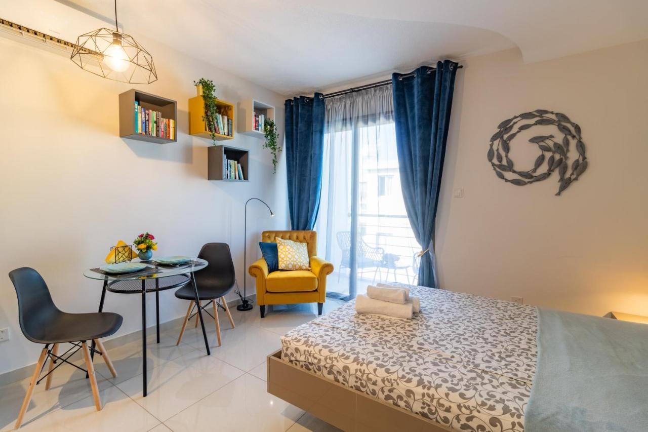 Light House - Seafront Cosy Studio With Library Paphos Extérieur photo