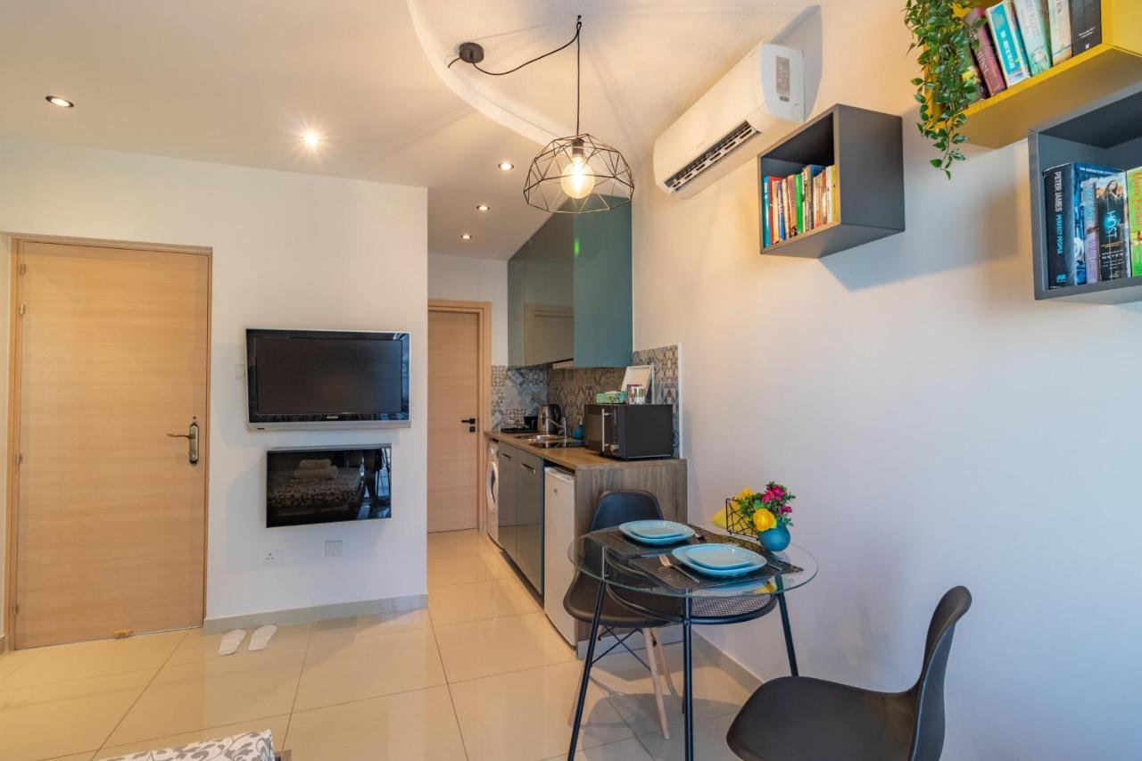 Light House - Seafront Cosy Studio With Library Paphos Extérieur photo