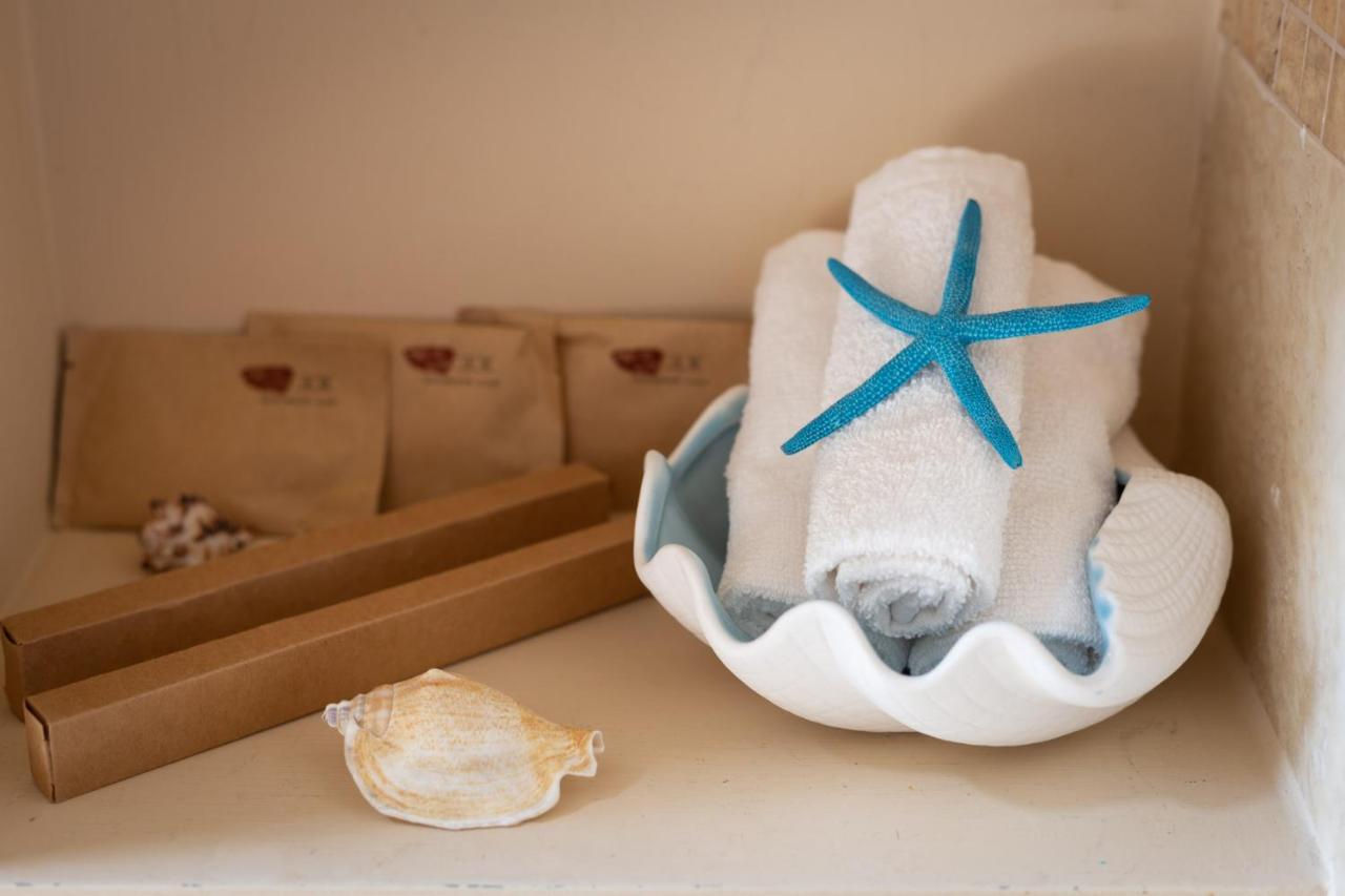 Light House - Seafront Cosy Studio With Library Paphos Extérieur photo