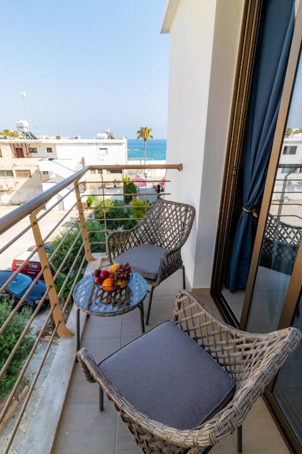 Light House - Seafront Cosy Studio With Library Paphos Extérieur photo